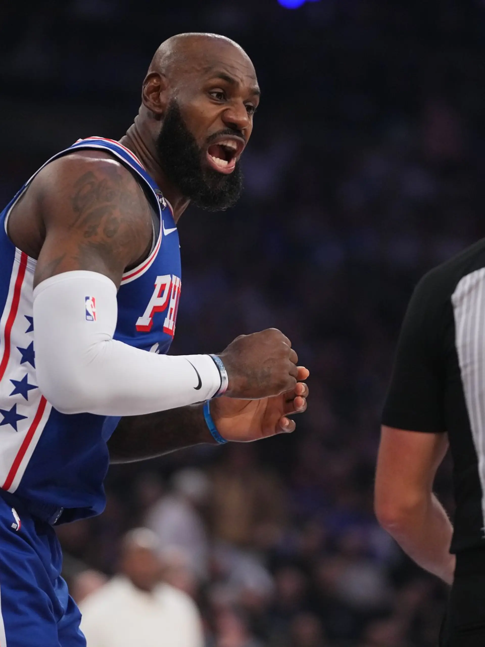 Bild zu: "LeBron James und 76ers gewinnen NBA-Start beim Meister"