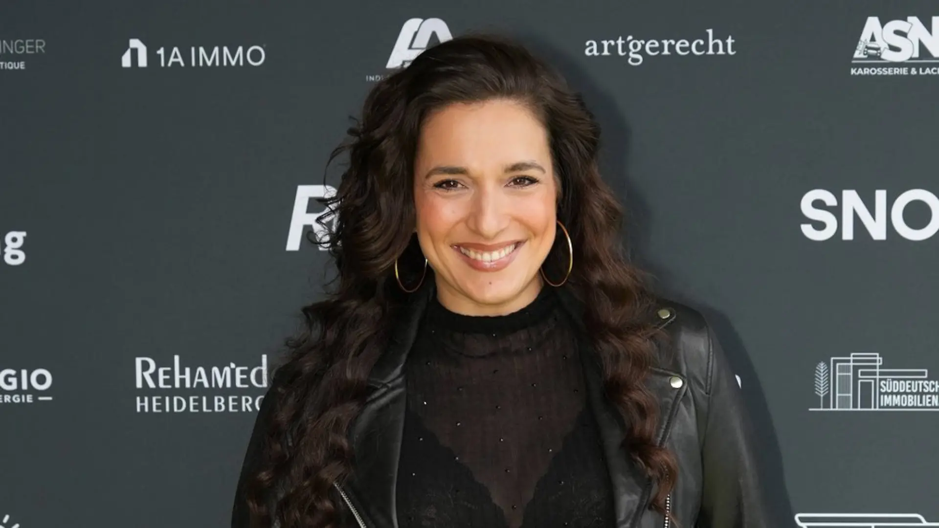 Sally Özcan freut sich auf ihr drittes Kind, muss sich derzeit aber viel ausruhen.