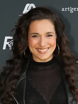 Sally Özcan freut sich auf ihr drittes Kind, muss sich derzeit aber viel ausruhen.