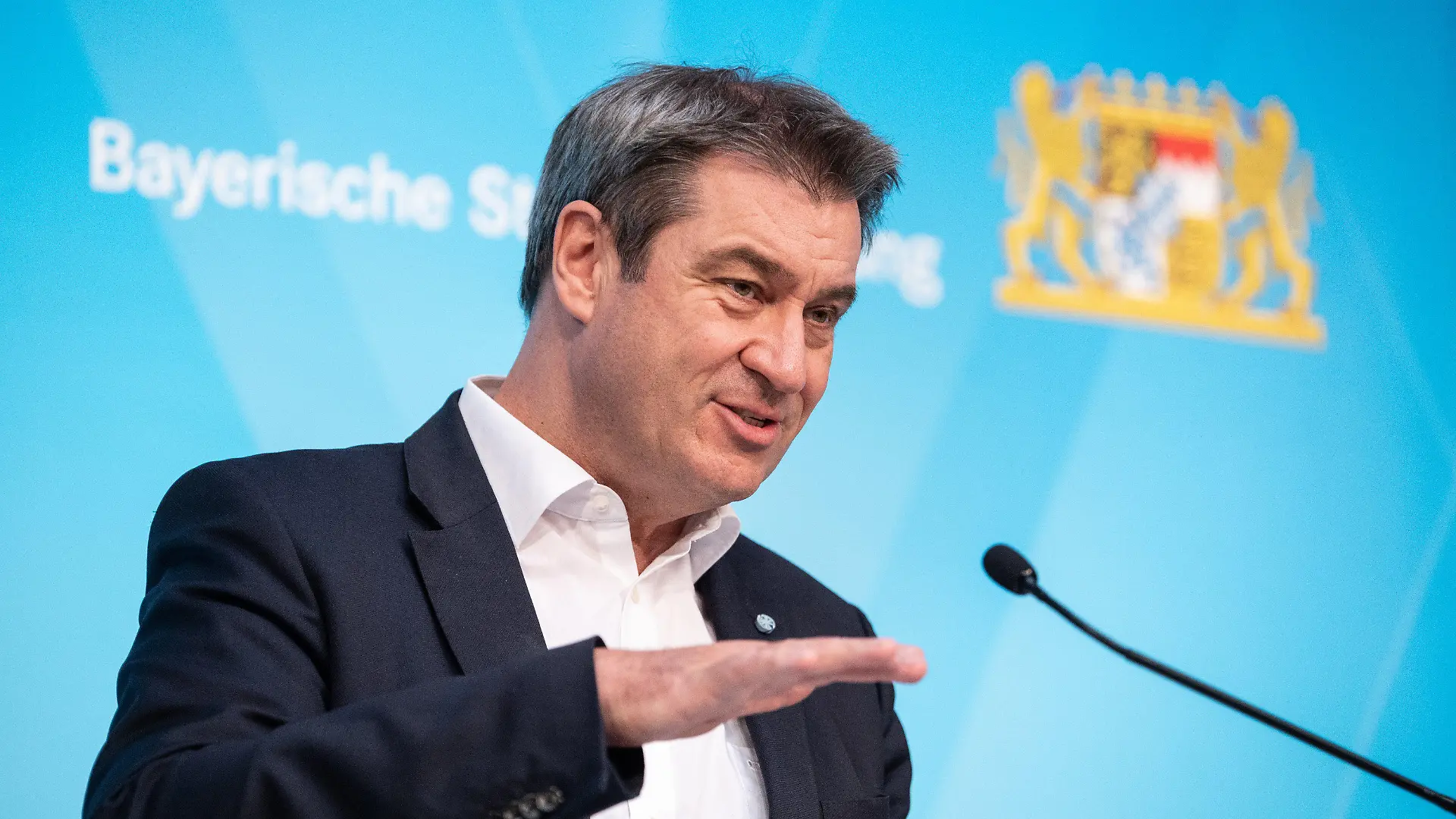 27.04.2021, Bayern, München: Markus Söder (CSU), Parteivorsitzender und Ministerpräsident von Bayern, spricht auf der Pressekonferenz nach einer Sitzung des bayerischen Kabinetts. Die Ministerrunde hatte per Videoschalte getagt. Söder stellte anschließend die unterschiedlichen Beschlüsse vor. Foto: Matthias Balk/dpa +++ dpa-Bildfunk +++