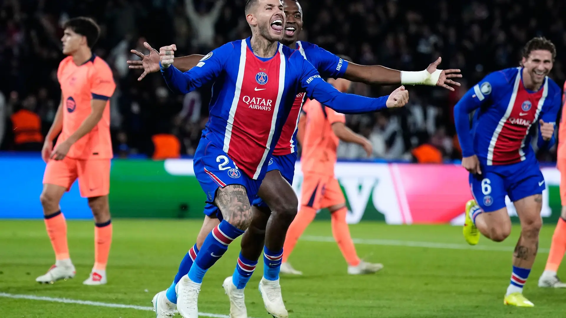 Bis auf den Fan-Aufreger ein großer Fußball-Abend: Lucas Hernández feiert sein Tor.