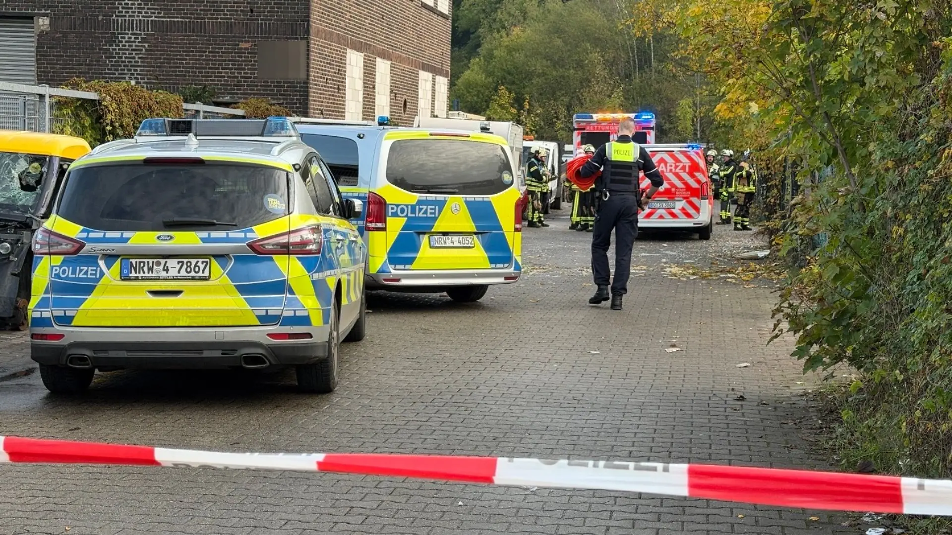 Vermutlich Explosion in Lagerhalle in Bochum - ein Toter
