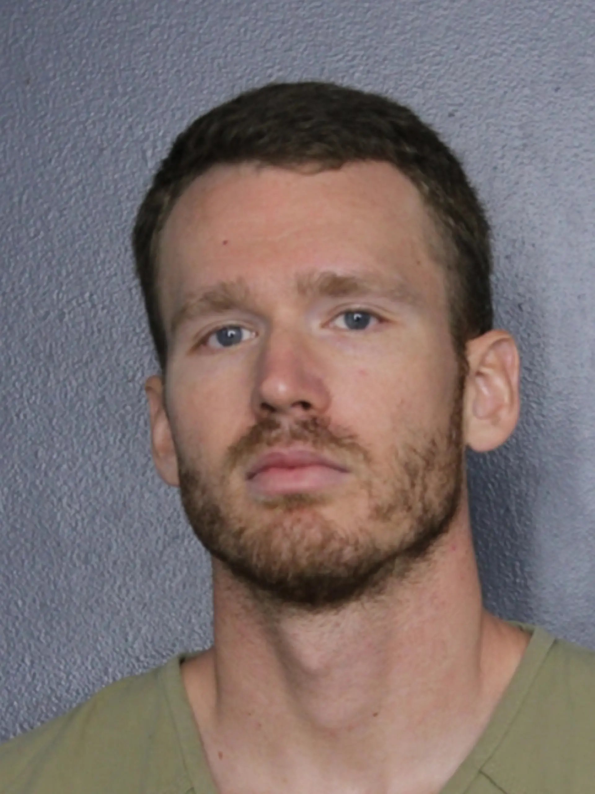 Der US-Polizist Brian Louis Sguros (35) soll nach einem Leichenfund den Plan verfolgt haben, das Haus des Toten zu übernehmen.