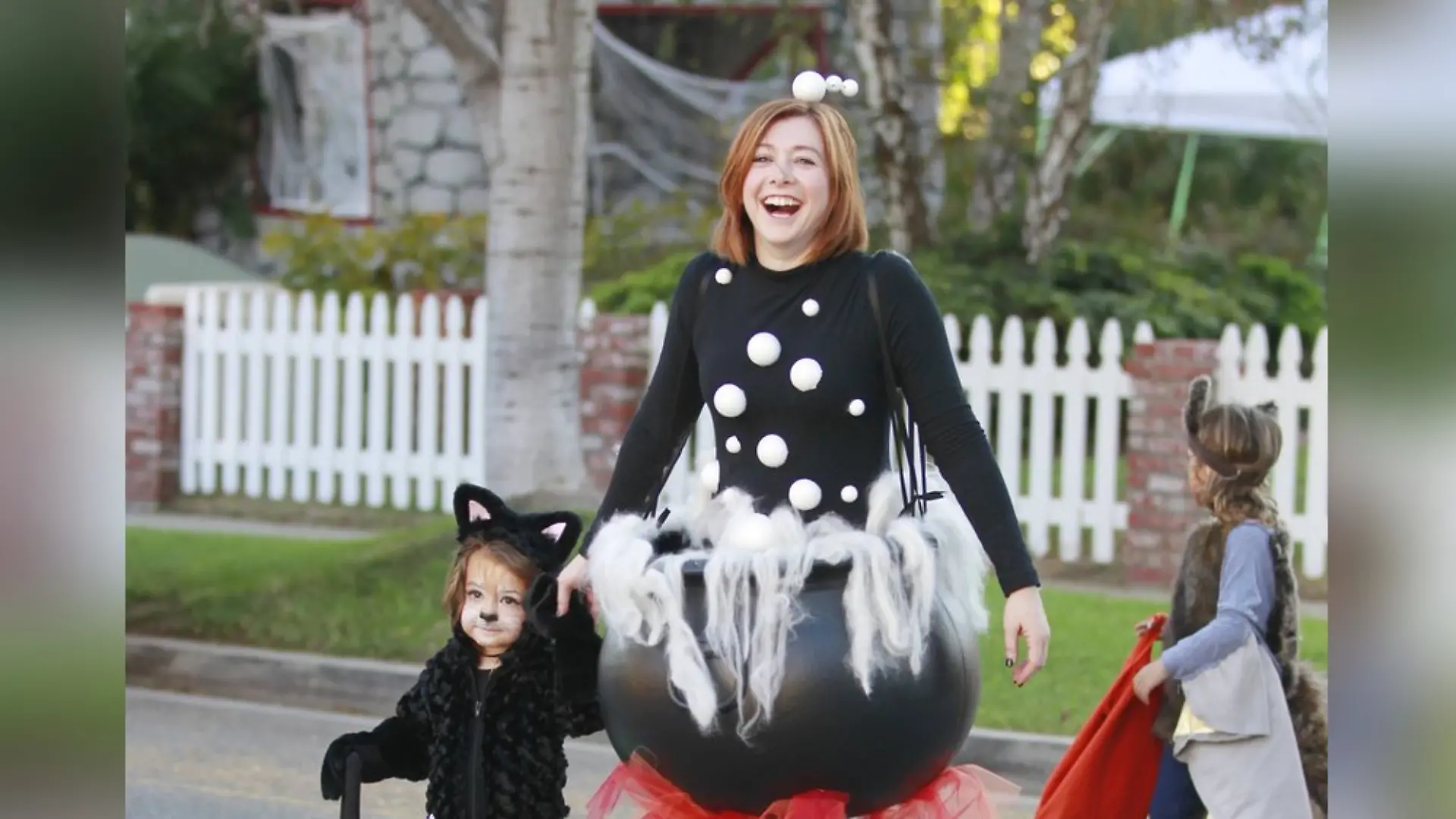 "Buffy"-Star Alyson Hannigan zeigt jedes Jahr aufs Neue ihre Begeisterung für Halloween.