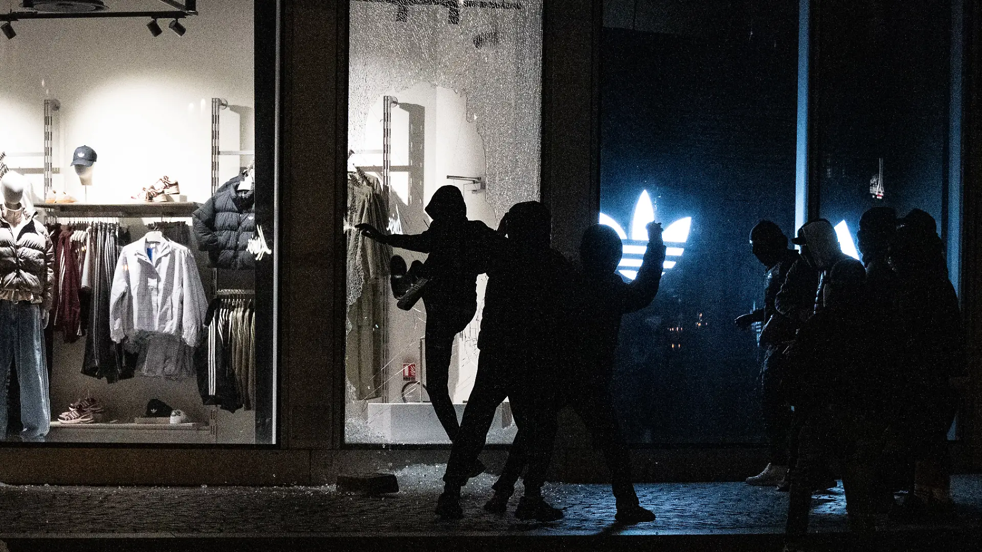 Rioters attempt to smash the windows of the Adidas store at Châtelet–Les Halles in Paris in an attempt to loot the shop, while security guards remain inside. Following the French President’s televised address at 8 p.m., spontaneous demonstrations broke out across Paris, leading to clashes between rioters and police. Paris, France, Sunday, October 18,