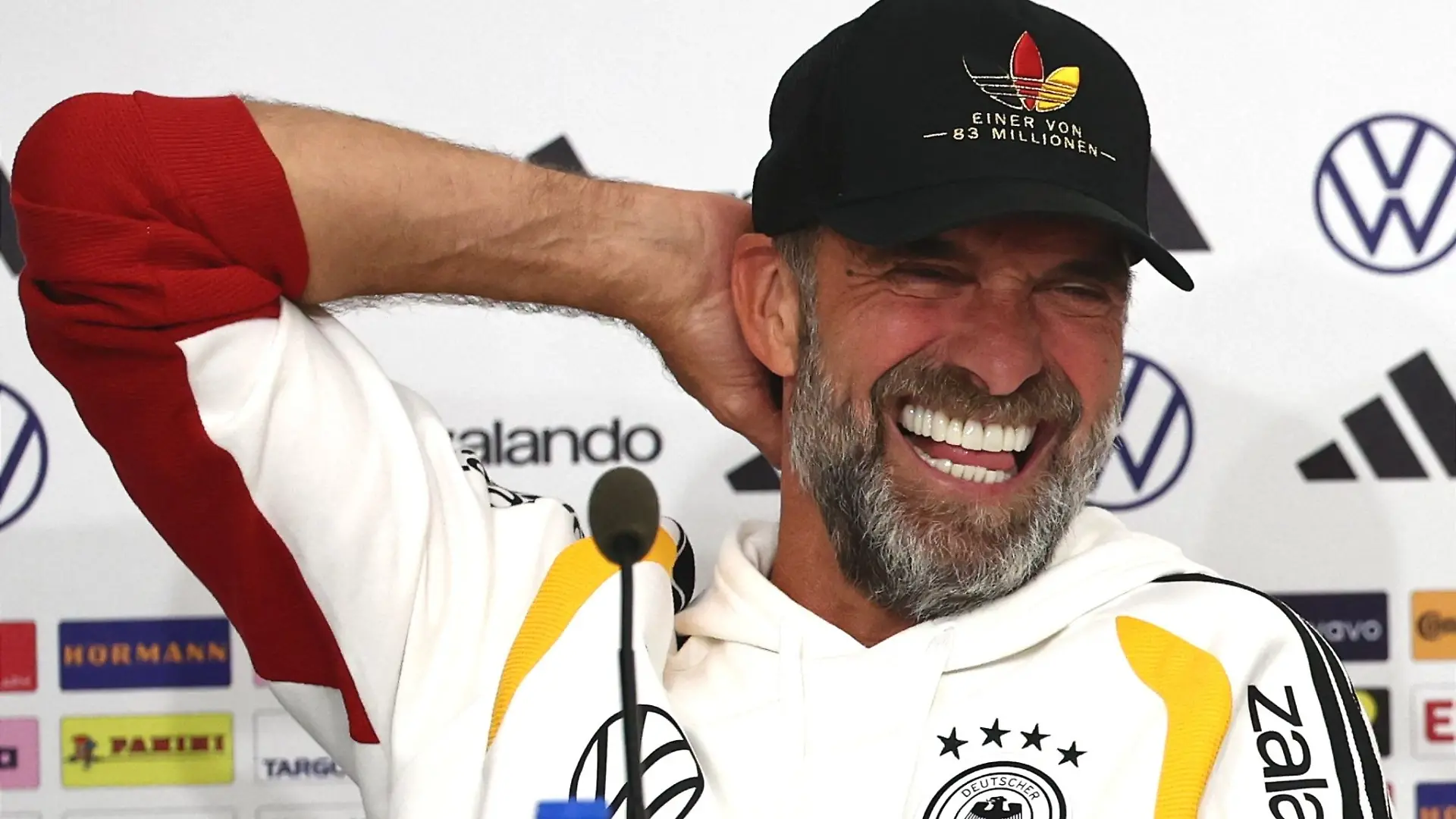 Hatte viel Spaß bei der Kids-Pressekonferenz des DFB: Bundestrainer Jürgen Klopp. (Archivbild)