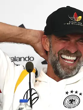 Bild zu: "Anekdoten und Lacher: Klopp steht Kindern Rede und Antwort"