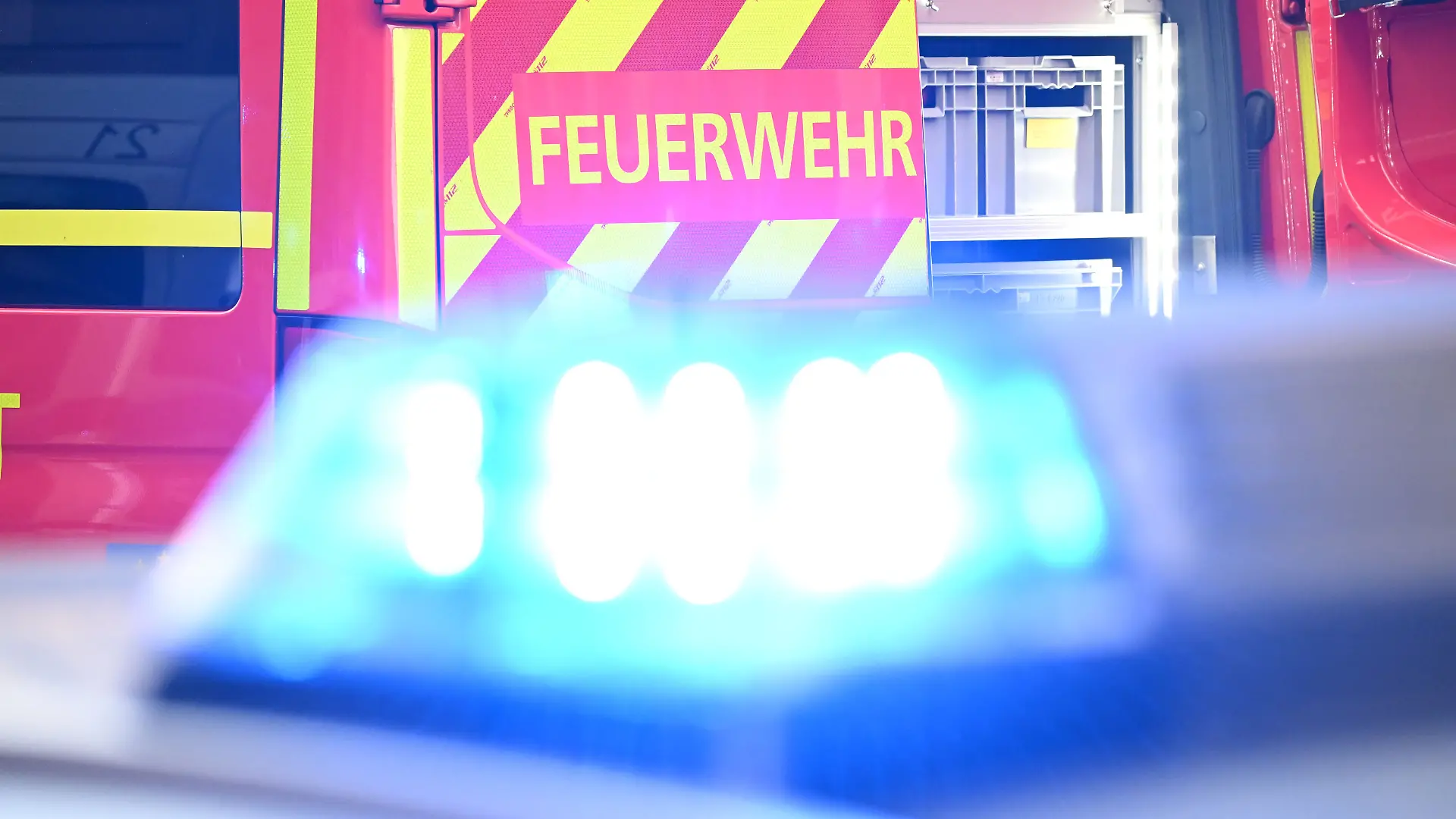 Bei einem Wohnungsbrand am Chiemsee ist vermutlich der 30-jährige Einwohner gestorben. (Symbolbild)