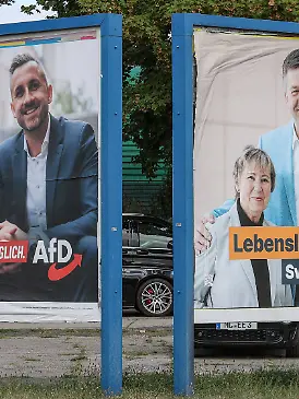 07.08.2026, Politik, Landtagswahl 2026 in Sachsen-Anhalt. Plakate, Wahlplakate von Ulrich Siegmund Alternative füe Deutschland, AfD und Ministerpräsident Sven Schulze CDU an der B246 in Oschersleben. Oschersleben *** August 7, 2026, Politics, 2026 State Election in Saxony-Anhalt Posters, campaign posters for Ulrich Siegmund of Alternative for Germany AfD and Minister President Sven Schulze of the CDU along the B246 in Oschersleben, Oschersleben