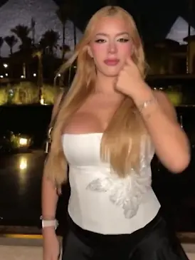 Bild zu: "Sex-Gesten vor laufender Kamera! DIESE Urlaubsvideos werden Influencerin zum Verhängnis"