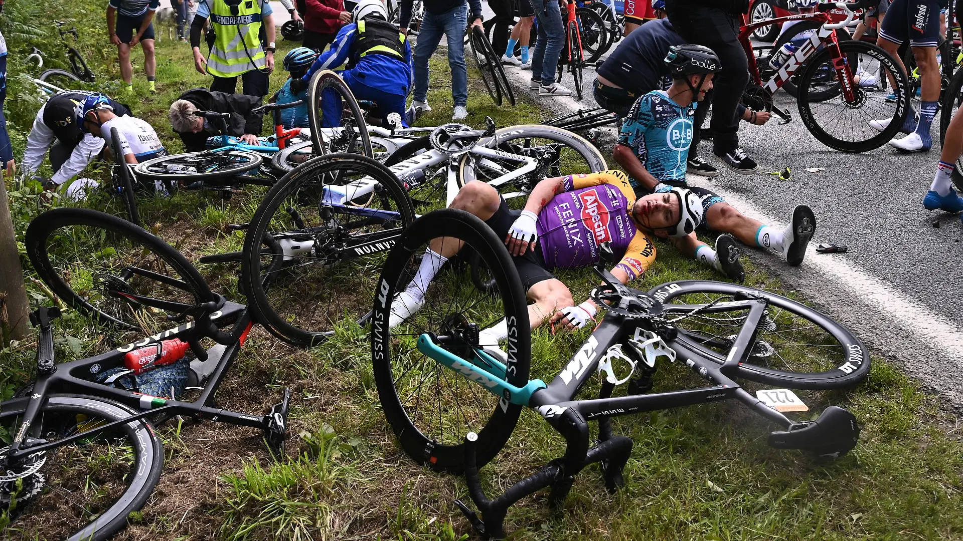 Zum Auftakt der Tour de France kam es zu einem Massensturz