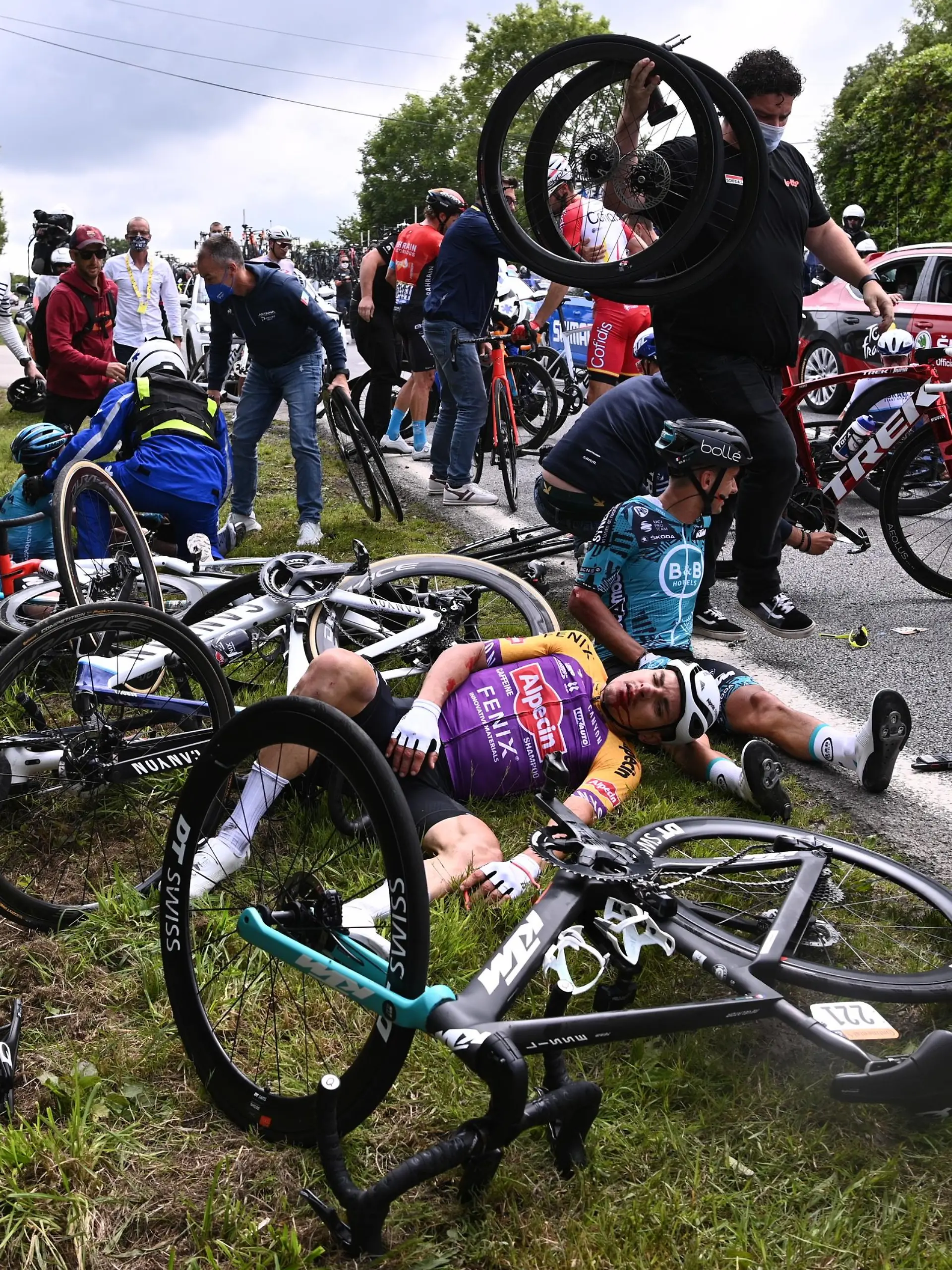 Zum Auftakt der Tour de France kam es zu einem Massensturz