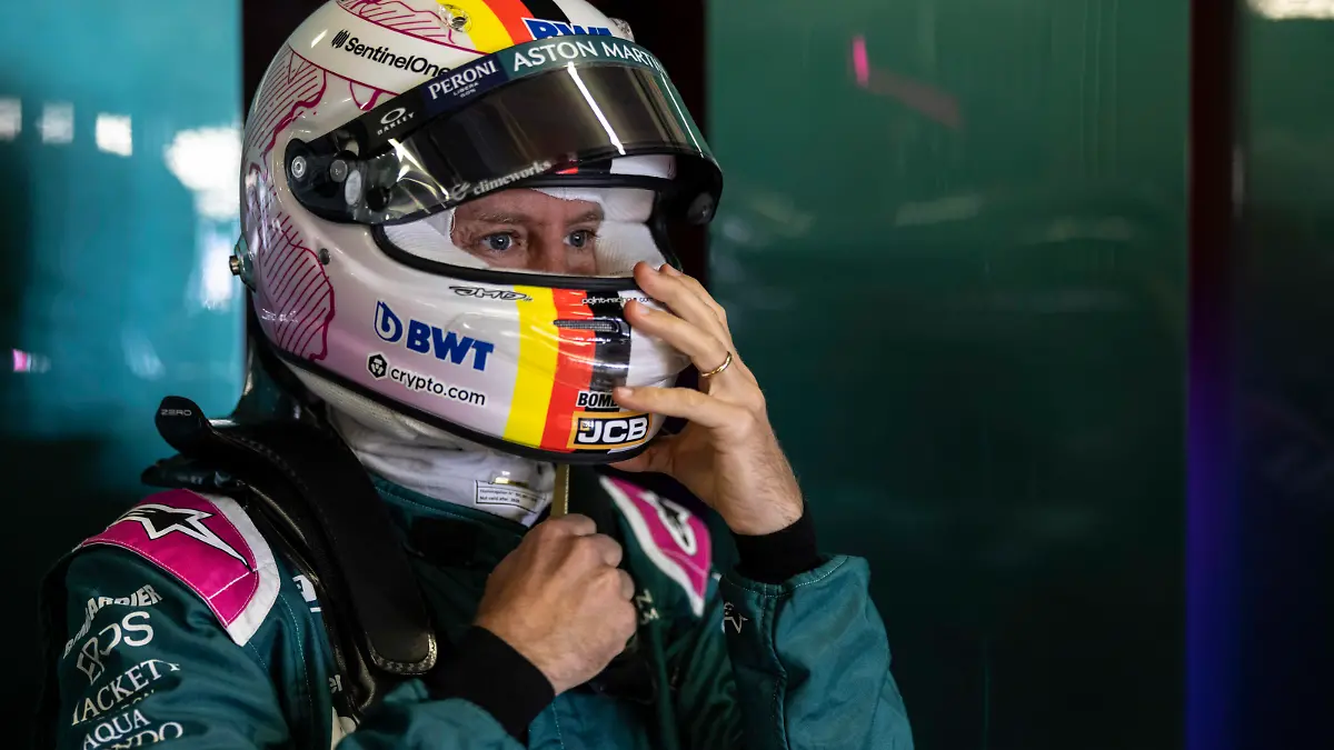 Formula 1 2021: Portuguese GP ALGARVE INTERNATIONAL CIRCUIT, PORTUGAL - APRIL 30: Sebastian Vettel, Aston Martin during the Portuguese GP at Algarve International Circuit on Friday April 30, 2021 in Portimao, Portugal. Photo by Glenn Dunbar / LAT Images Images PUBLICATIONxINxGERxSUIxAUTxHUNxONLY GP2103_092247_J5A1508
