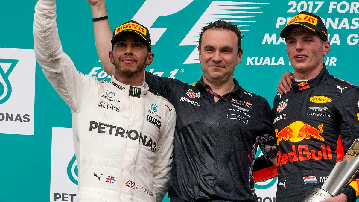 Dan Fallows (hier 2017 zwischen Lewis Hamilton und Max Verstappen) wechselt von Red Bull zu Aston Martin