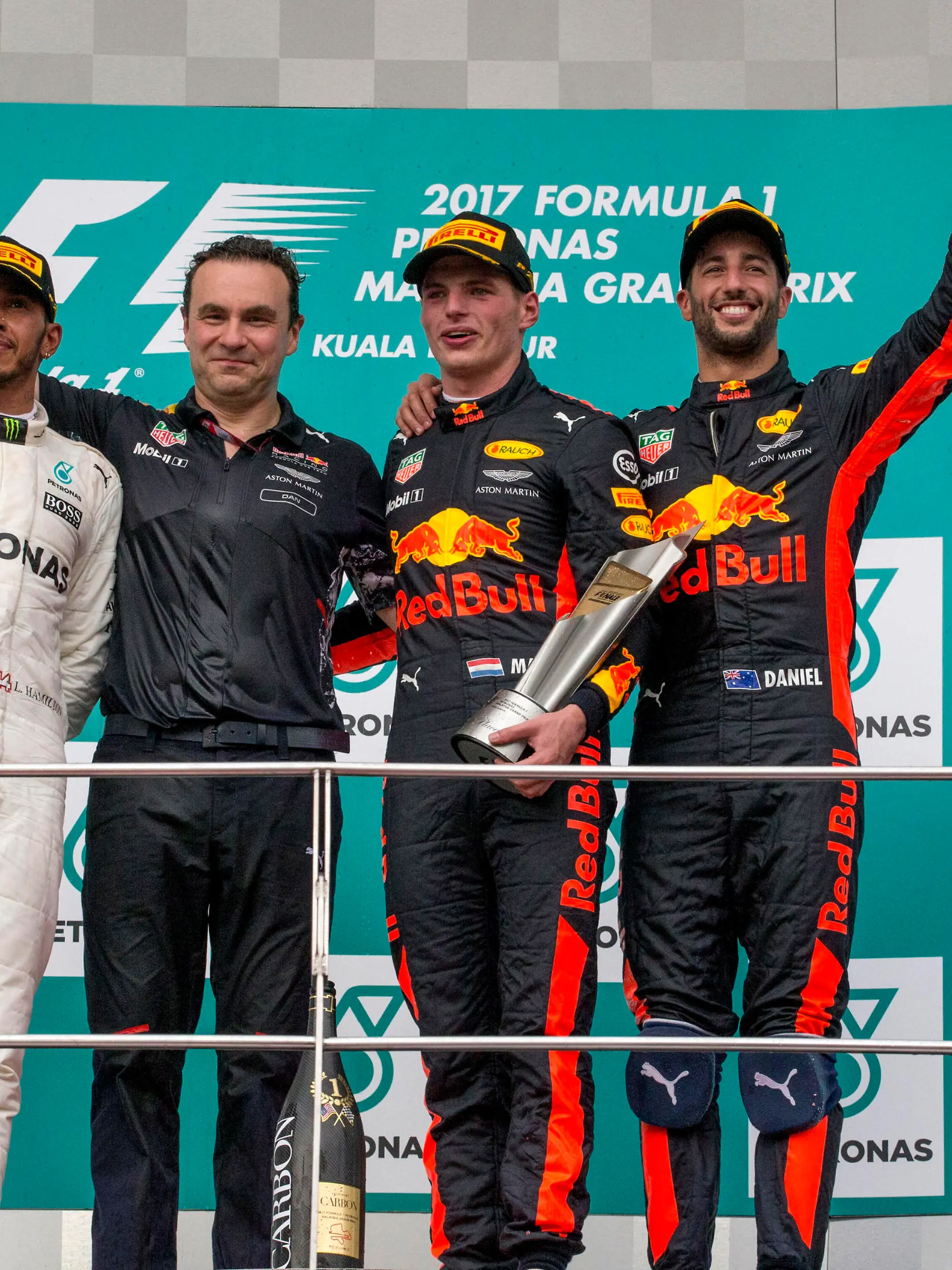 Dan Fallows (hier 2017 zwischen Lewis Hamilton und Max Verstappen) wechselt von Red Bull zu Aston Martin