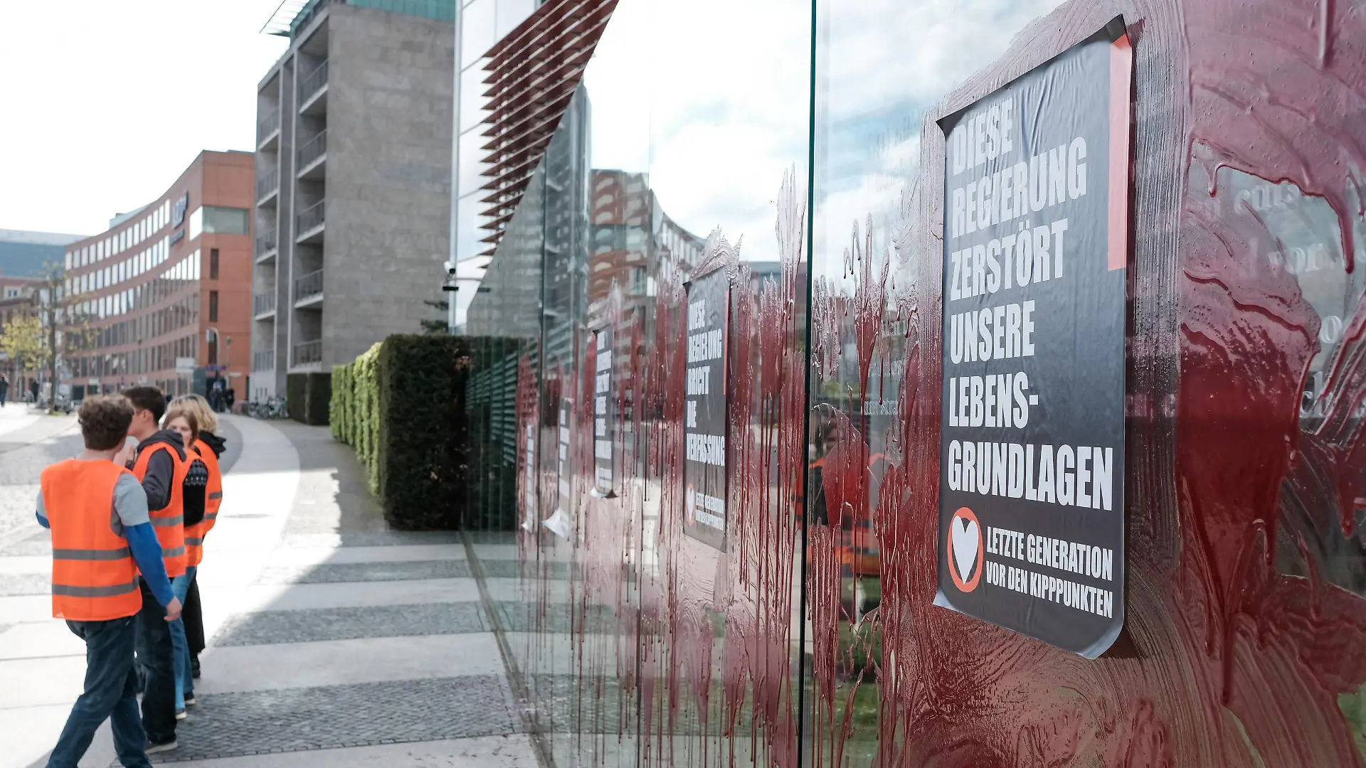 Letzte Generation action at Grundgesetz sculpture in Berlin On May 7, 2023, activists of the Last Generation - Letzte Generation threw blood-like Paste on the Grundgesetz intallation in front of the German Bundestag in Berlin, Germany. The activists demand a speedlimit of 100 km/h on highways, the reintroduction of the 9-Euro-Ticket and a society council to face the climate crisis. Berlin Berlin Germany Copyright: xJONASxGEHRINGx