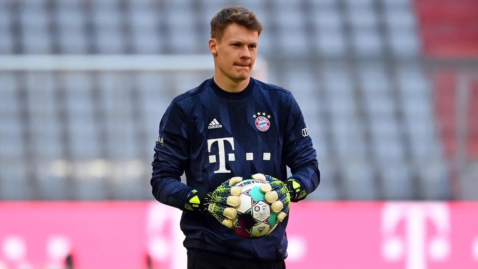 10.04.2021, Bayern, München: Fußball: Bundesliga, FC Bayern München - 1. FC Union Berlin, 28. Spieltag in der Allianz Arena. Münchens Torwart Alexander Nübel beim Aufwärmen vor dem Spiel. WICHTIGER HINWEIS: Gemäß den Vorgaben der DFL Deutsche Fußball Liga bzw. des DFB Deutscher Fußball-Bund ist es untersagt, in dem Stadion und/oder vom Spiel angefertigte Fotoaufnahmen in Form von Sequenzbildern und/oder videoähnlichen Fotostrecken zu verwerten bzw. verwerten zu lassen. Foto: Sven Hoppe/dpa +++ dpa-Bildfunk +++