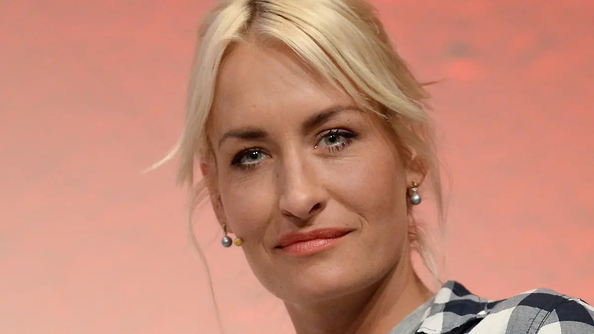 ARCHIV - Die Sängerin Sarah Connor nimmt am 27.05.2014 an einer Veranstaltung in Berlin teil.    (zu dpa "Sarah Connor macht sich für Briefwahl stark" vom 07.09.2017) Foto: Britta Pedersen/dpa-Zentralbild/dpa +++(c) dpa - Bildfunk+++