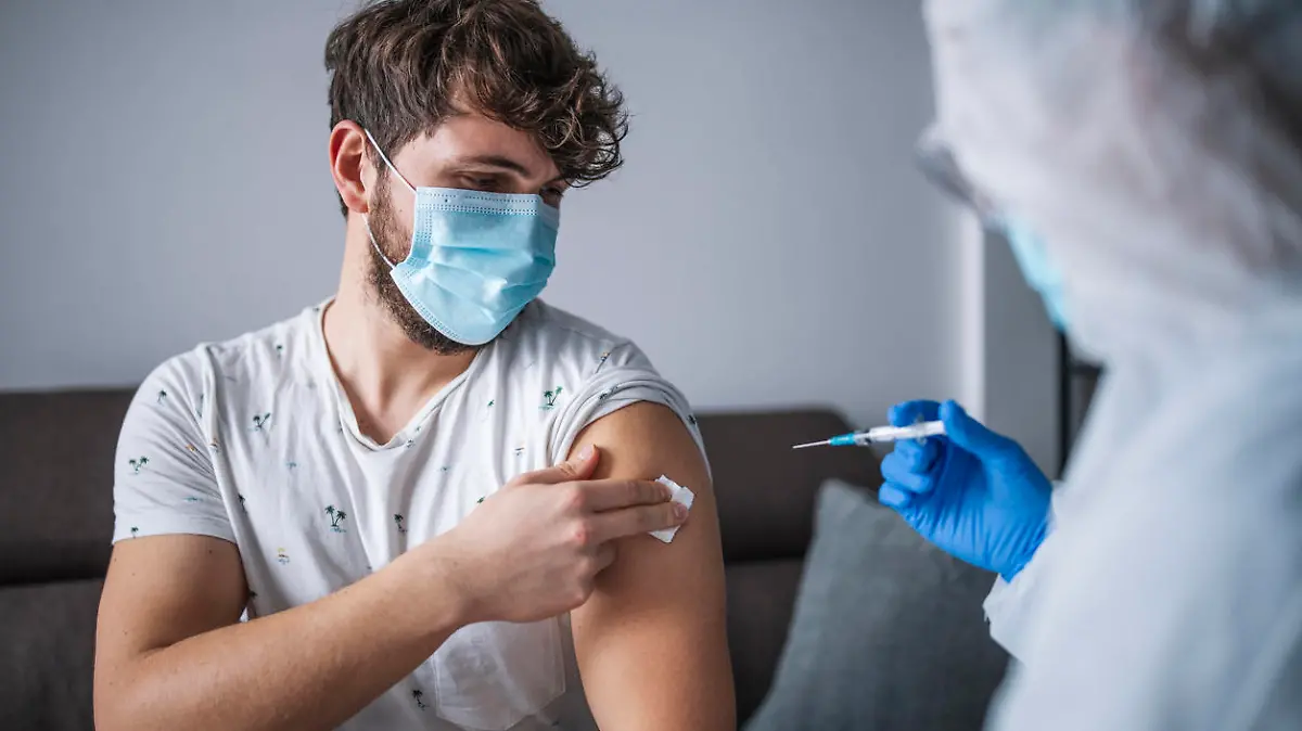 Einen Zusammenhang zwischen Impfungen mit den mRNA-Mitteln etwa von BioNTech/Pfizer und seltenen Herzentzündungen bei Jugendlichen und jungen Erwachsenen sieht jetzt auch eine US-Expertengruppe.