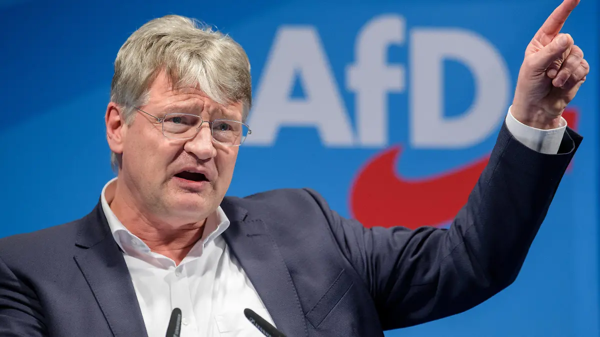 ARCHIV - 06.03.2019, Bayern, Osterhofen: Jörg Meuthen, Bundesvorstandssprecher der AfD und Spitzenkandidat der AfD für die Europawahl, spricht beim politischen Aschermittwoch der AfD. (zu «Staatsanwaltschaft Stuttgart prüft Ermittlungen in AfD-Affäre» vom 22.03.2019) Foto: Matthias Balk/dpa +++ dpa-Bildfunk +++