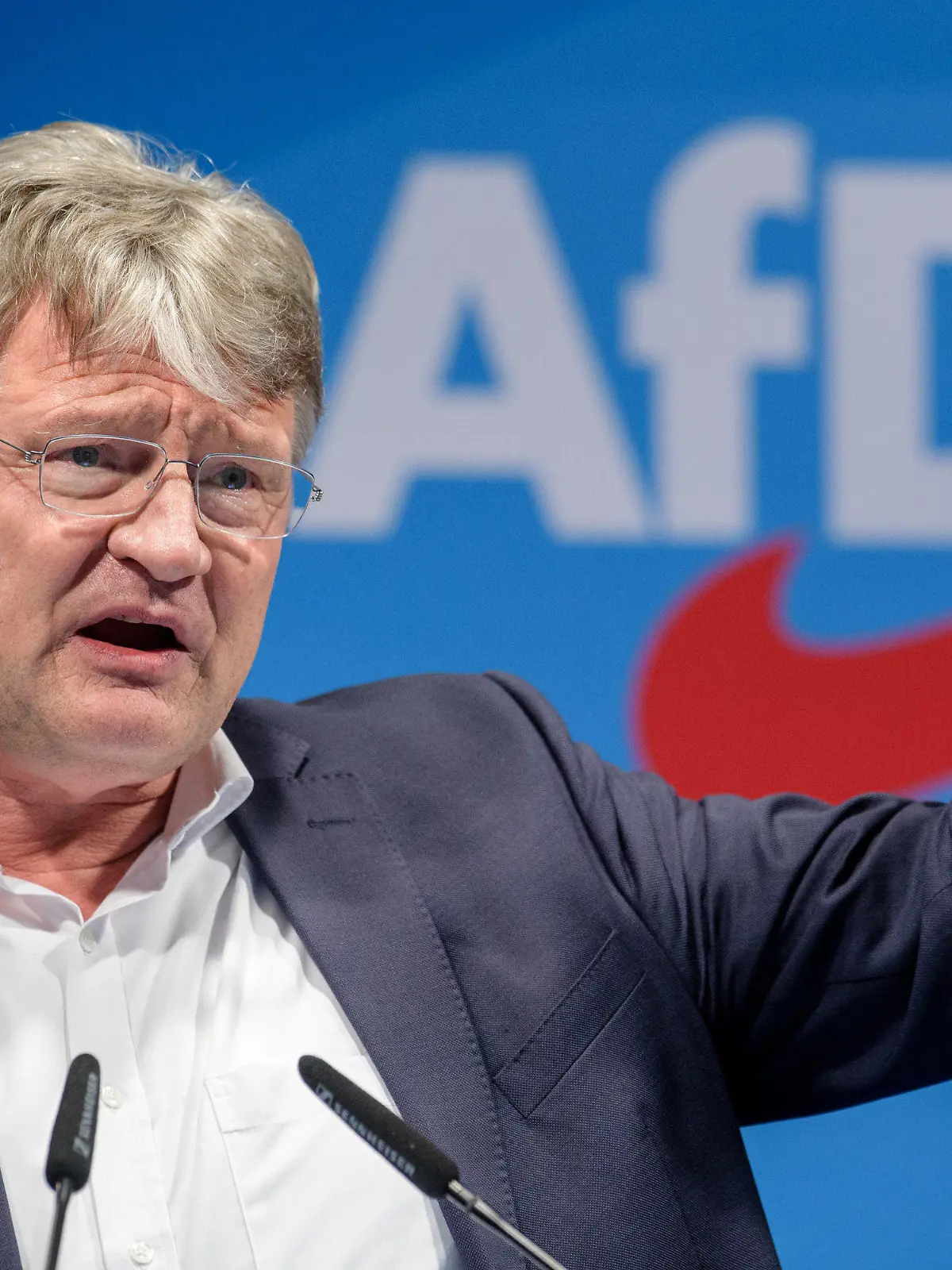 ARCHIV - 06.03.2019, Bayern, Osterhofen: Jörg Meuthen, Bundesvorstandssprecher der AfD und Spitzenkandidat der AfD für die Europawahl, spricht beim politischen Aschermittwoch der AfD. (zu «Staatsanwaltschaft Stuttgart prüft Ermittlungen in AfD-Affäre» vom 22.03.2019) Foto: Matthias Balk/dpa +++ dpa-Bildfunk +++