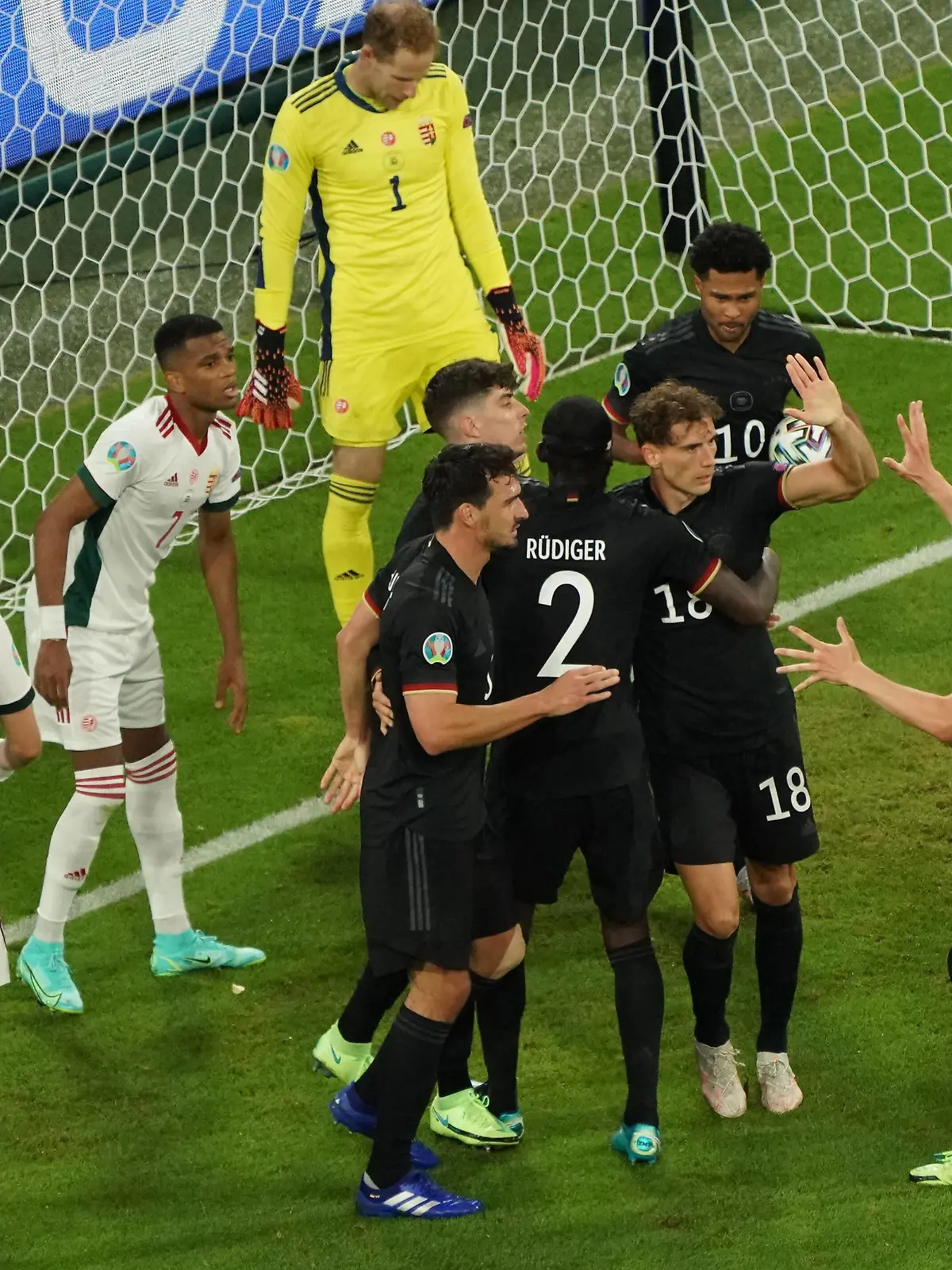Sport Bilder des Tages celebrate the goal, Torjubel zum 1:1 Deutschland - Muenchen 23.06.2021: Deutschland vs. Ungarn, Allianz Arena Muenchen, Euro2020, emonline, emspor, *** celebrate the goal, goal celebration for 1 1 Germany Muenchen 23 06 2021 Germany vs Hungary, Allianz Arena Muenchen, Euro2020, emonline, emspor,