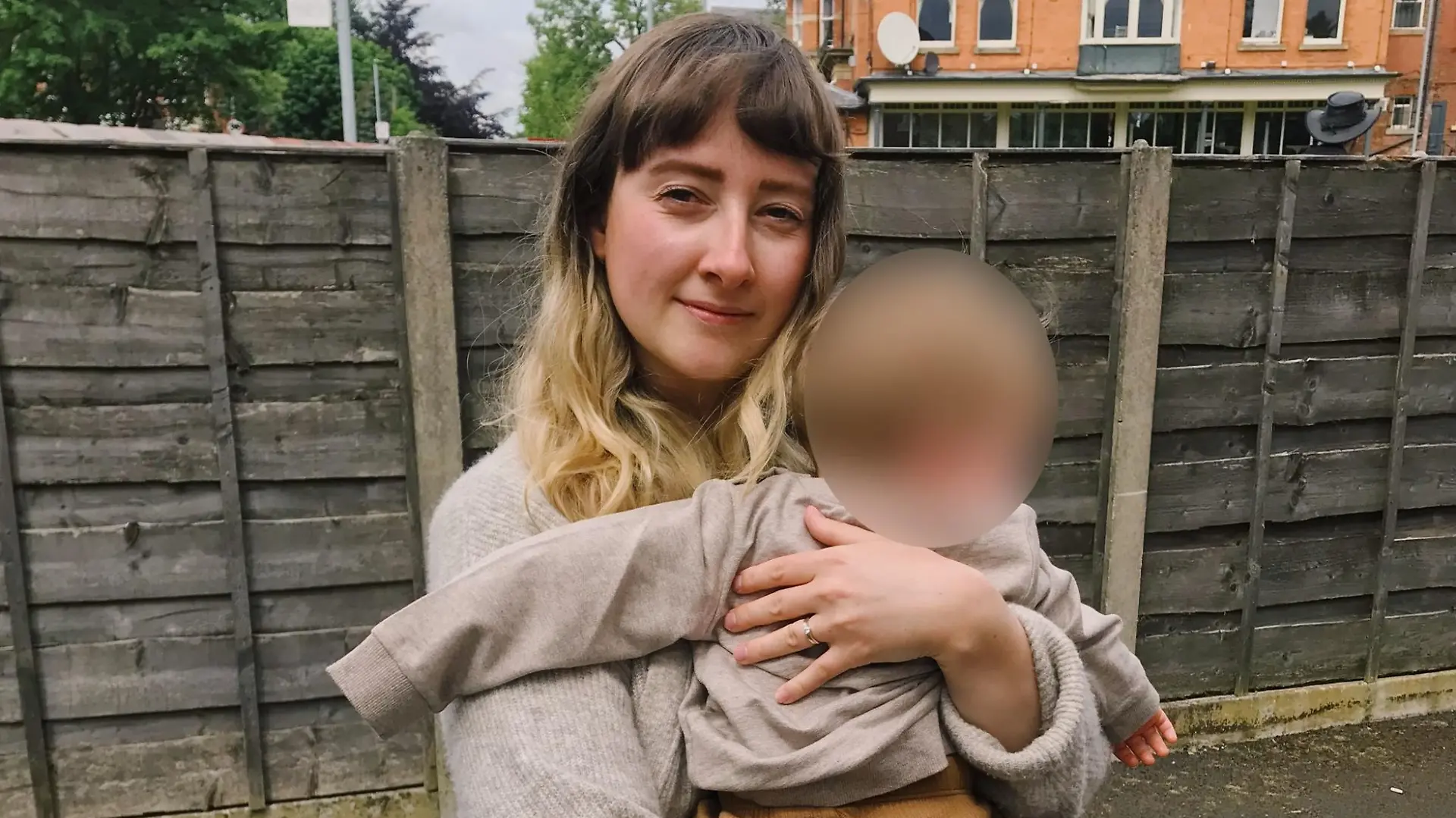 Mutter Julia Cooper mit neun Monate alter Tochter