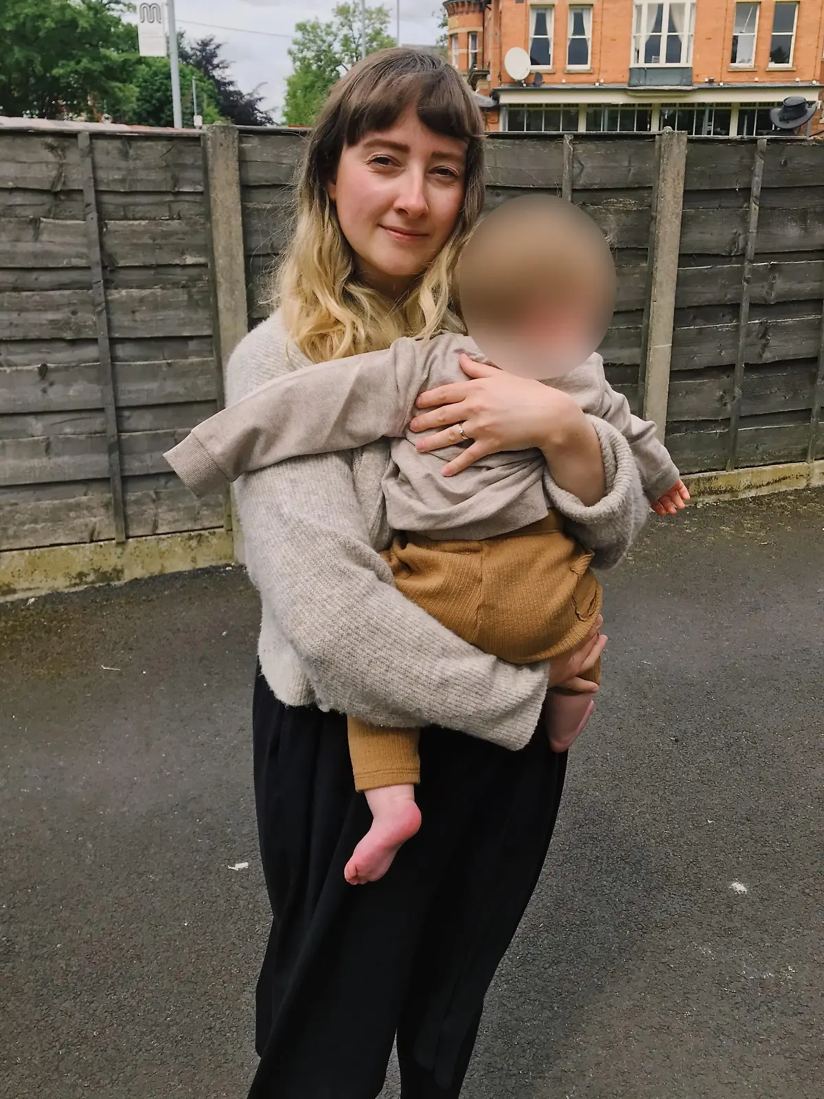 Mutter Julia Cooper mit neun Monate alter Tochter
