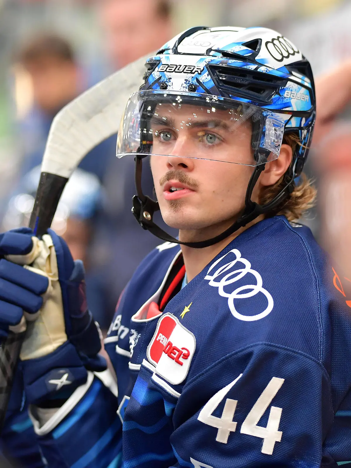 Eishockey, Herren, DEL, Saison 2021-2022, Spieltag 5, ERC Ingolstadt - Düsseldorfer EG, 22.09.2021 Samuel Dube Nr.44 - ERC Ingolstadt bei seinem ersten DEL Spiel auf der Bank Ingolstadt Saturn Arena Bayern Deutschland *** Ice hockey, mens, DEL, 2021 2022 season, matchday 5, ERC Ingolstadt Düsseldorfer EG, 22 09 2021 Samuel Dube No 44 ERC Ingolstadt in his first DEL game on the bench Ingolstadt Saturn Arena Bayern Germany.