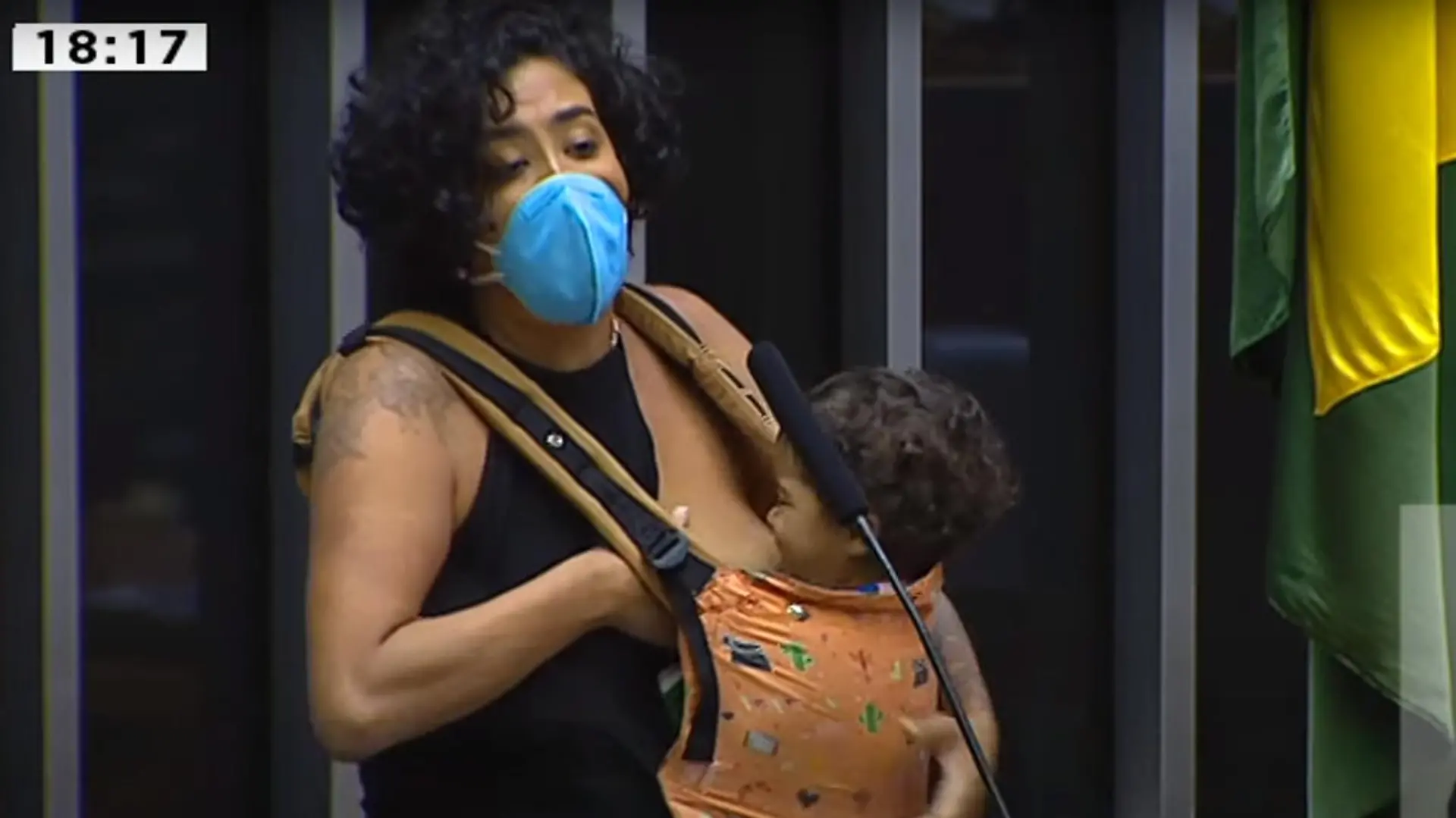 Talíria Petrone hielt emotionale Rede. Und das machte ihr Baby offenbar durstig.