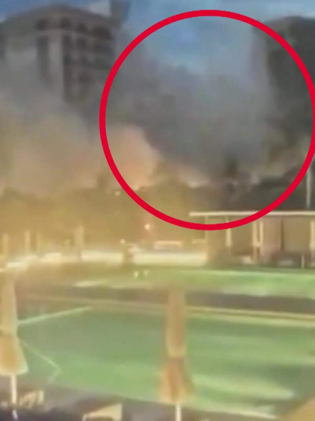 Bild zu: "Hier stürzt das Hochhaus in Miami ein"