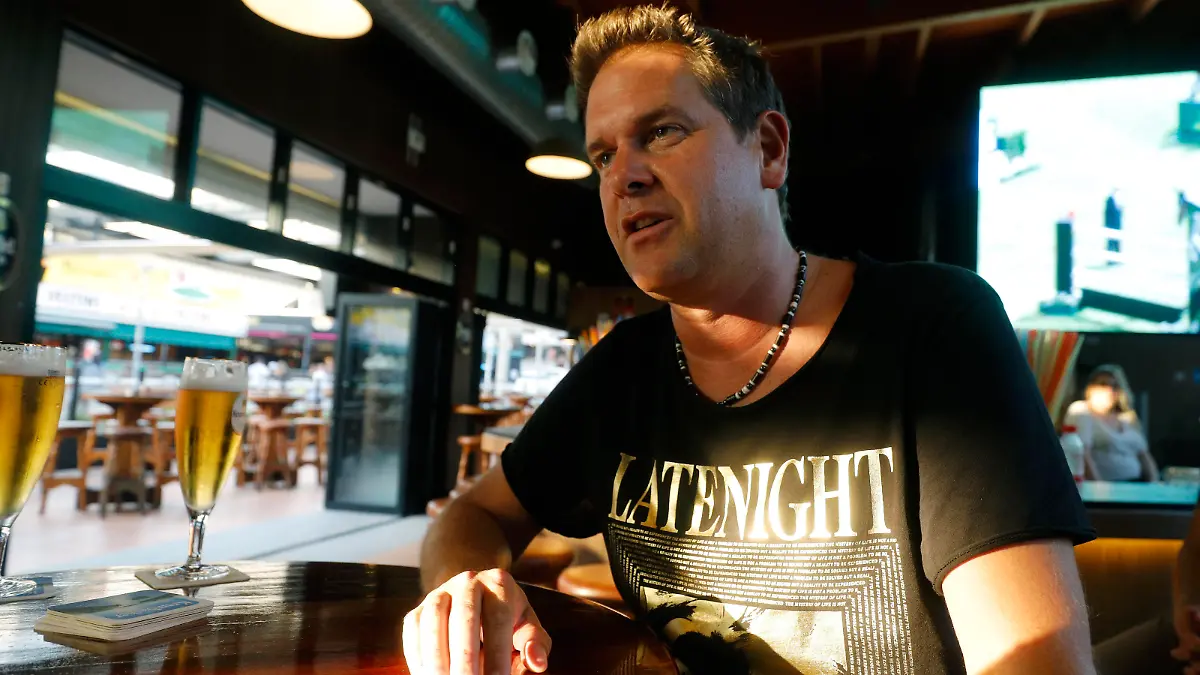 Der deutsche Sänger Peter Wackel bei einem Interview im Bierkönig. Er gehört zu den bekanntesten deutschen Sängern an der Playa de Palma.
