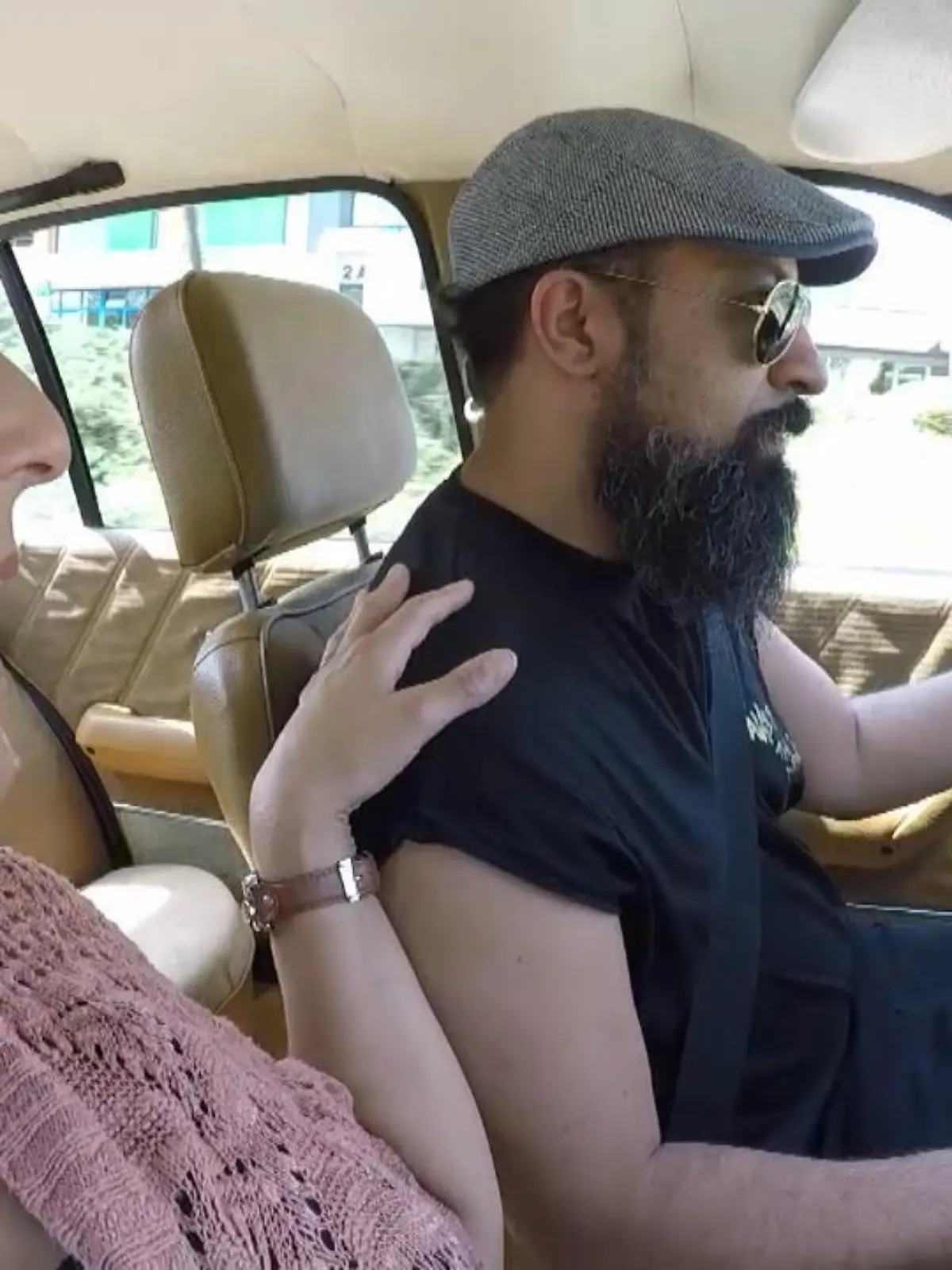 Bild zu: "Frau bekommt Kind auf dem Parkplatz"