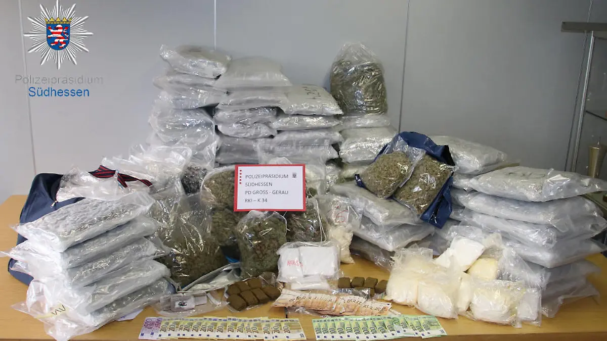 "Nicht geringe Mengen" - die Polizei Südhessen veröffentlichte dieses Foto des Drogenfundes.