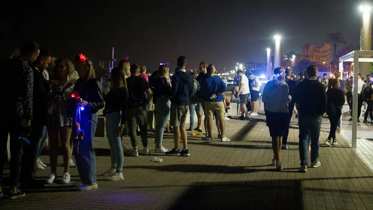 People party in Playa de Palma beach on the island of Mallorca, as Spanish regions with a low coronavirus disease (COVID-19) infection rate were allowed to reopen nightlife with some restrictions, in Mallorca, Spain, June 5, 2021. REUTERS/Enrique Calvo