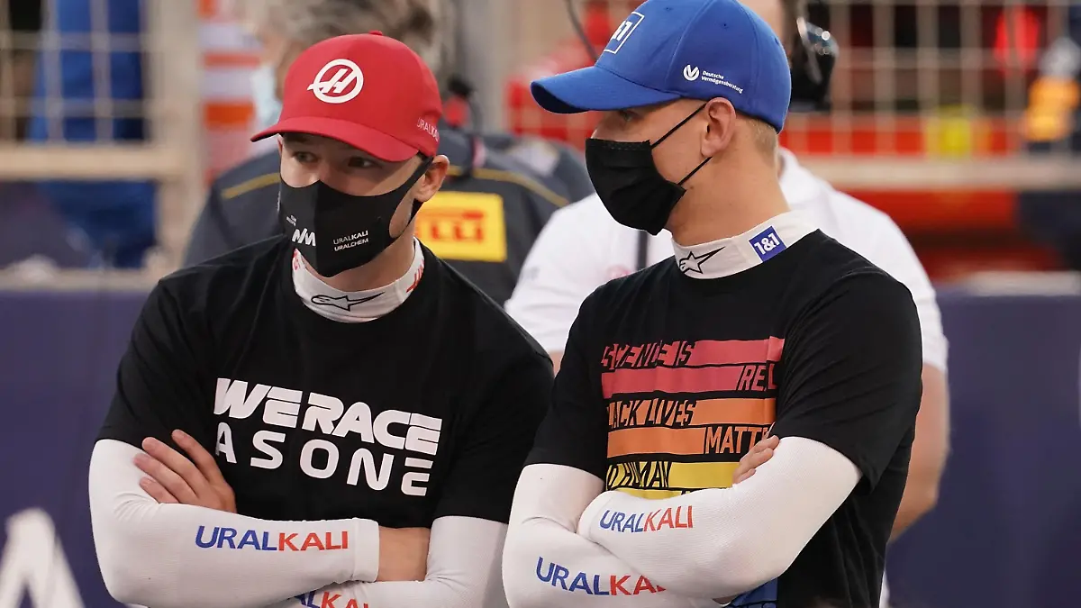 Nikita Mazepin (l) und Mick Schumacher