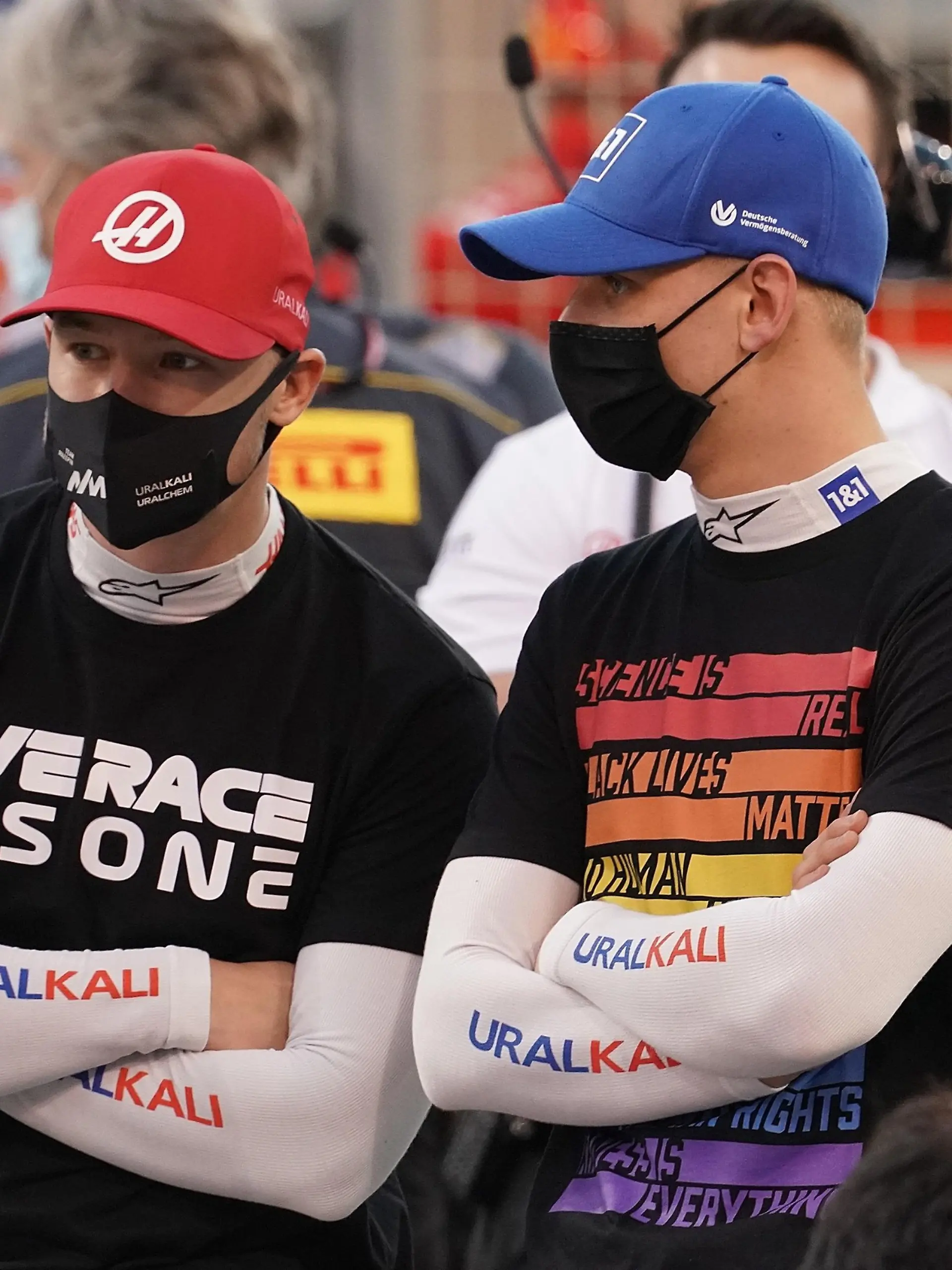 Nikita Mazepin (l) und Mick Schumacher