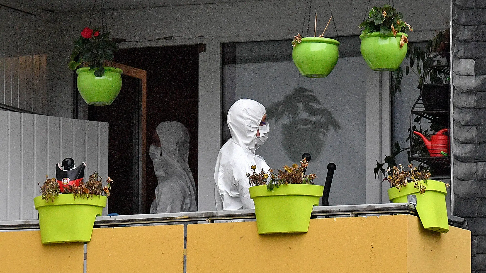 Forensic scientists investigates an apartment, where five dead children were found in Solingen, Germany, Friday, Sept. 4, 2020. Police say five young children have been found dead on Thursday at the apartment in Solingen, their mother is suspected of killing them. Police said the children's 27-year-old mother later jumped in front of a train in Duesseldorf and was taken to a hospital with injuries. Only one child of the mother survived, who was send to his grandmother before. (AP Photo/Martin Meissner)
