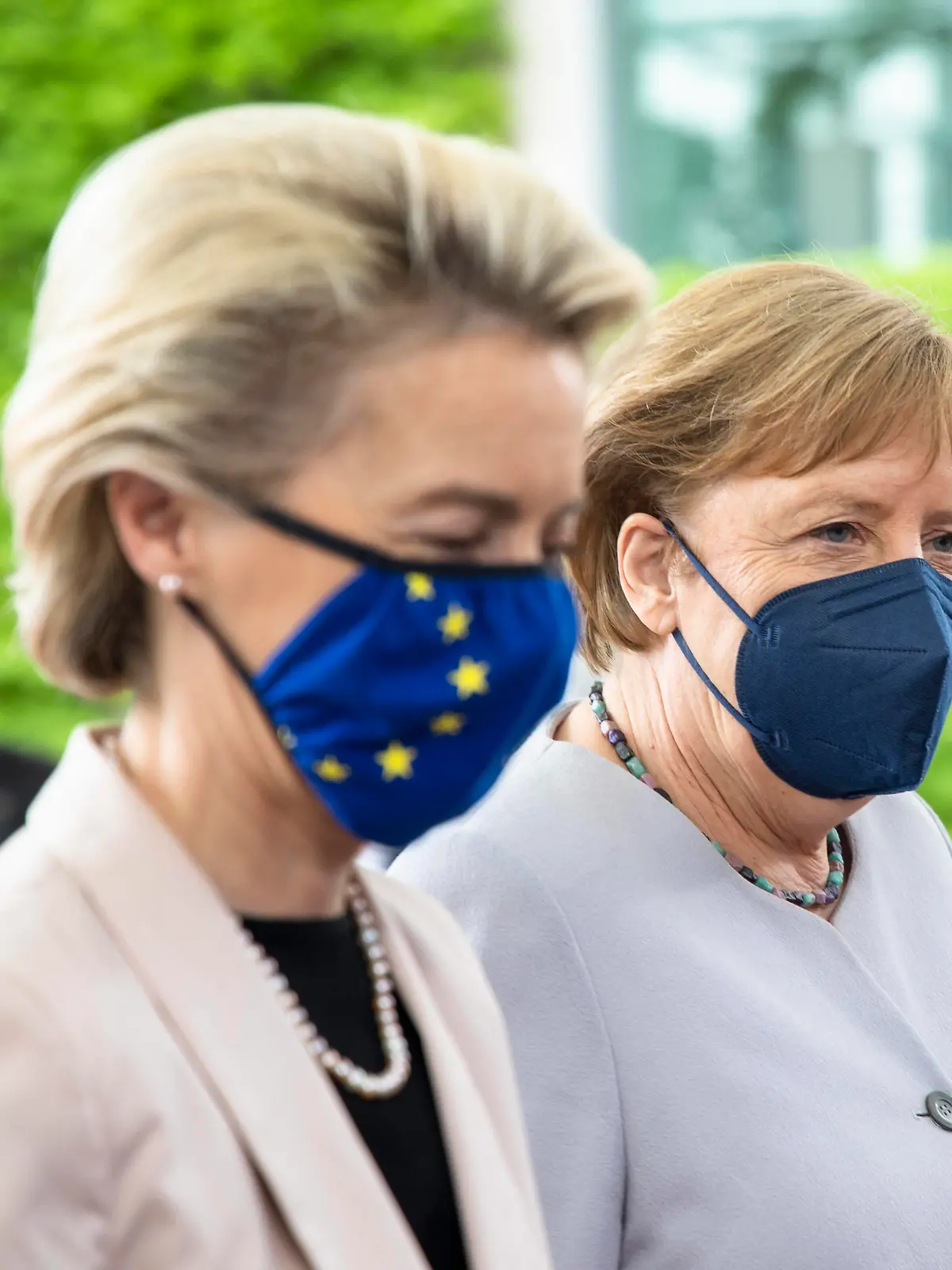 Ursula von der Leyen Meets With Angela Merkel In Berlin German Chancellor Angela Merkel welcomes President of EU Commission Ursula von der Leyen upon her arrival at the chancellery in Berlin, Germany on June 22, 2021. Berlin Berlin Germany contini-angelame210622_npes2 PUBLICATIONxNOTxINxFRA Copyright: xEmmanuelexContinix 