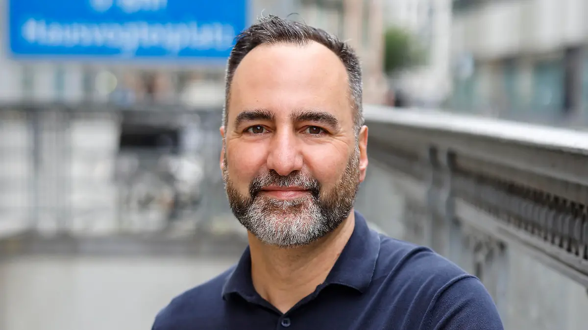 David Modjarad fühlt den Promis auf den Zahn