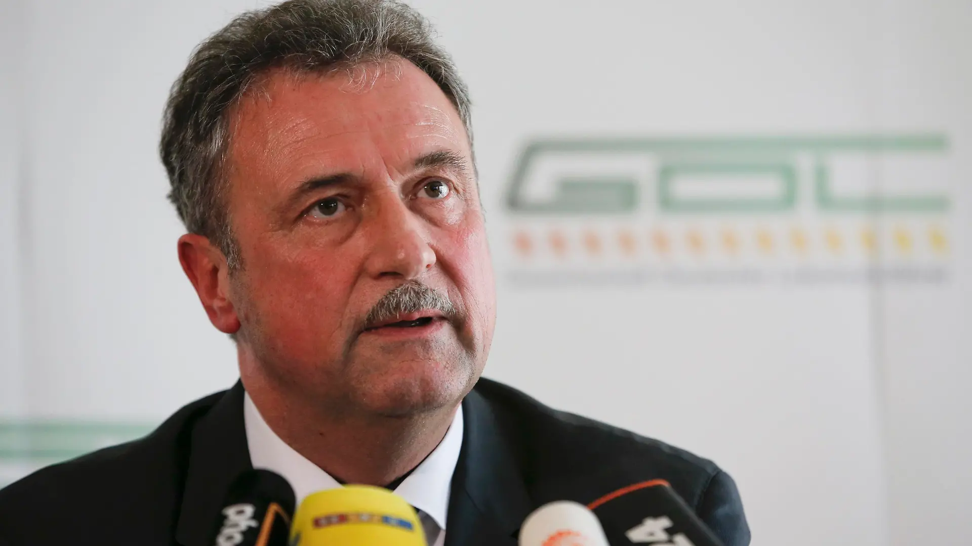 Claus Weselsky, leader of train drivers union GDL, addresses a news conference in Berlin, Germany, May 18, 2015. German train drivers' union GDL announced on Monday its ninth strike in an ongoing dispute with railway operator Deutsche Bahn which will stop freight trains from Tuesday and passenger trains from Wednesday - with no date given for the strike to end. REUTERS/Fabrizio Bensch 