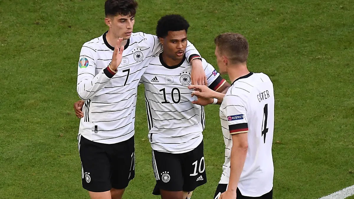 19.06.2021, xjhx, Fussball Europameisterschaft 2020 Gruppe F, Deutschland - Portugal emspor, v.l. Kai Havertz Deutsche Fussball Nationalmannschaft DFB, Serge Gnabry Deutsche Fussball Nationalmannschaft DFB, Matthias Ginter Deutsche Fussball Nationalmannschaft DFB celebrate the goal, Der Torjubel zum Muenchen *** 19 06 2021, xjhx, European Football Championship 2020 Group F, Germany Portugal emspor, v l Kai Havertz German National Football Team DFB , Serge Gnabry German National Football Team DFB , Matthias Ginter German National Football Team DFB celebrate the goal, The Goal Cheer to Munich 