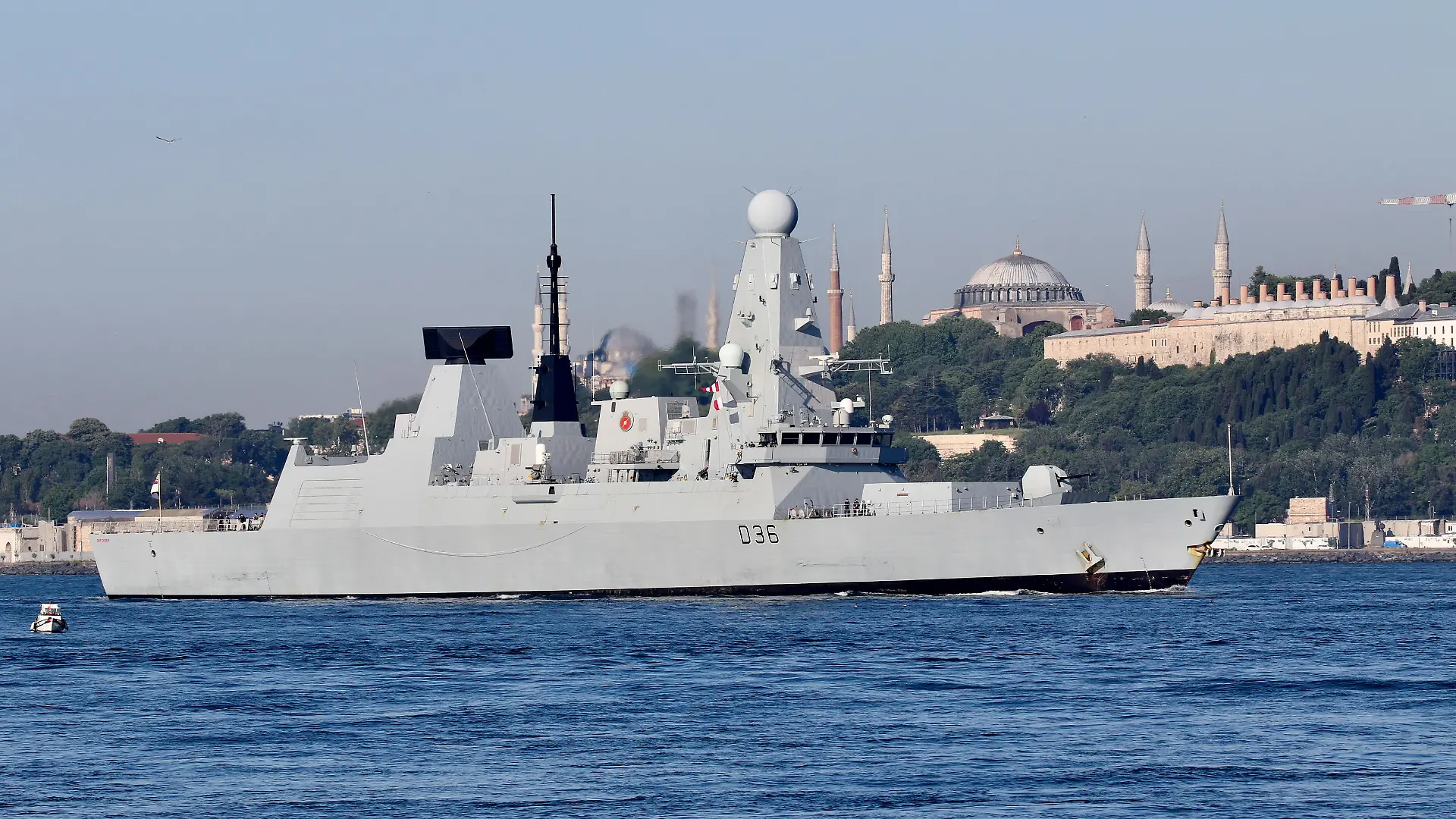 FILE PHOTO: British Royal Navy's Type 45 destroyer HMS Defender arrives for a port visit in Istanbul, Turkey June 9, 2021. REUTERS/Yoruk Isik/File Photo