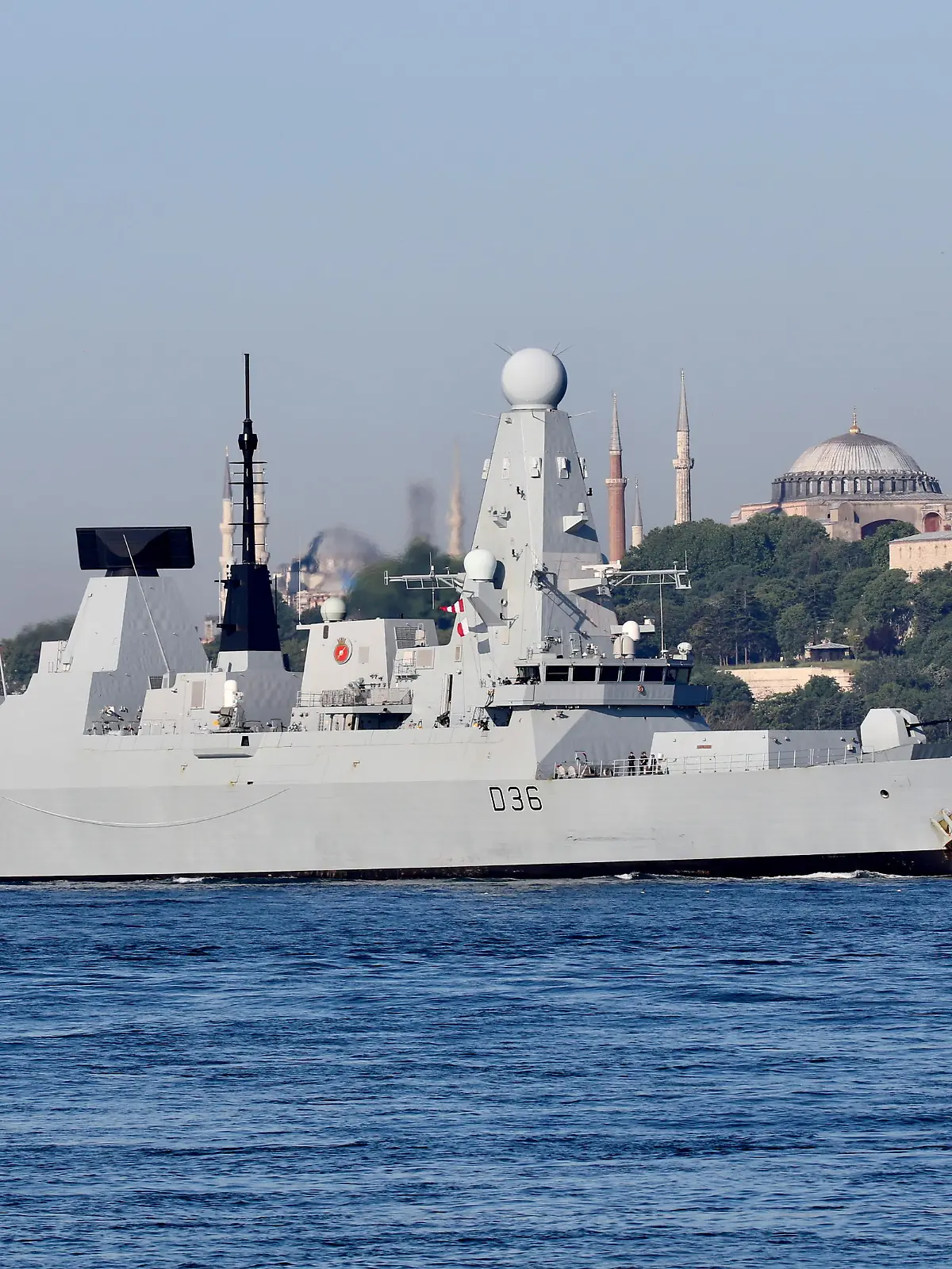 FILE PHOTO: British Royal Navy's Type 45 destroyer HMS Defender arrives for a port visit in Istanbul, Turkey June 9, 2021. REUTERS/Yoruk Isik/File Photo
