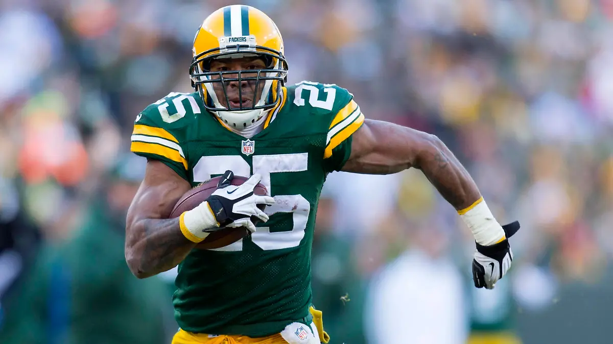 NFL, American Football Herren, USA Tennessee Titans at Green Bay Packers Dec 23, 2012 Green Bay, WI, USA Green Bay Packers running back Ryan Grant 25 rushes with the football during the third quarter against the Tennessee Titans at Lambeau Field. The Packers won 55-7. Green Bay Wisconsin UNITED STATES, EDITORIAL USE ONLY PUBLICATIONxINxGERxSUIxAUTxONLY Copyright: xJeffxHanisch-USAxTODAYxSportsx 6874172
