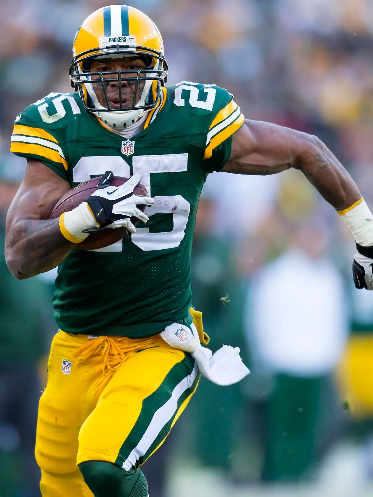 NFL, American Football Herren, USA Tennessee Titans at Green Bay Packers Dec 23, 2012 Green Bay, WI, USA Green Bay Packers running back Ryan Grant 25 rushes with the football during the third quarter against the Tennessee Titans at Lambeau Field. The Packers won 55-7. Green Bay Wisconsin UNITED STATES, EDITORIAL USE ONLY PUBLICATIONxINxGERxSUIxAUTxONLY Copyright: xJeffxHanisch-USAxTODAYxSportsx 6874172