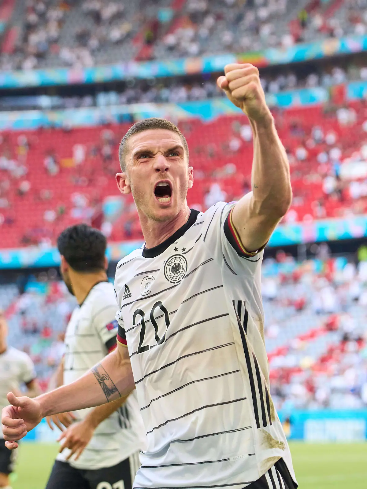 Sport Bilder des Tages Robin Gosens, DFB 20 jubel when Serge Gnabry, DFB 10 scores, shoots goal , Tor, Treffer,,, 1-2 jubel, celebrates his goal, happy, laugh, celebration, in the Group F match PORTUGAL - GERMANY at the football UEFA European Championships 2020 in Season 2020/2021 on June 19, 2021 in Munich, Germany.