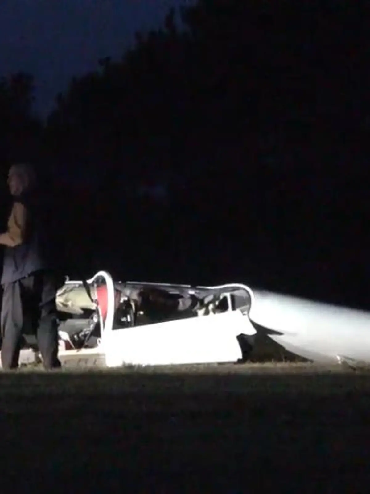 Beim Absturz eines Segelflugzeuges auf einem Flugplatz bei Eschwege im Werra-Meißner-Kreis sind am Mittwoch der Pilot und ein weiterer Insasse ums Leben gekommen.