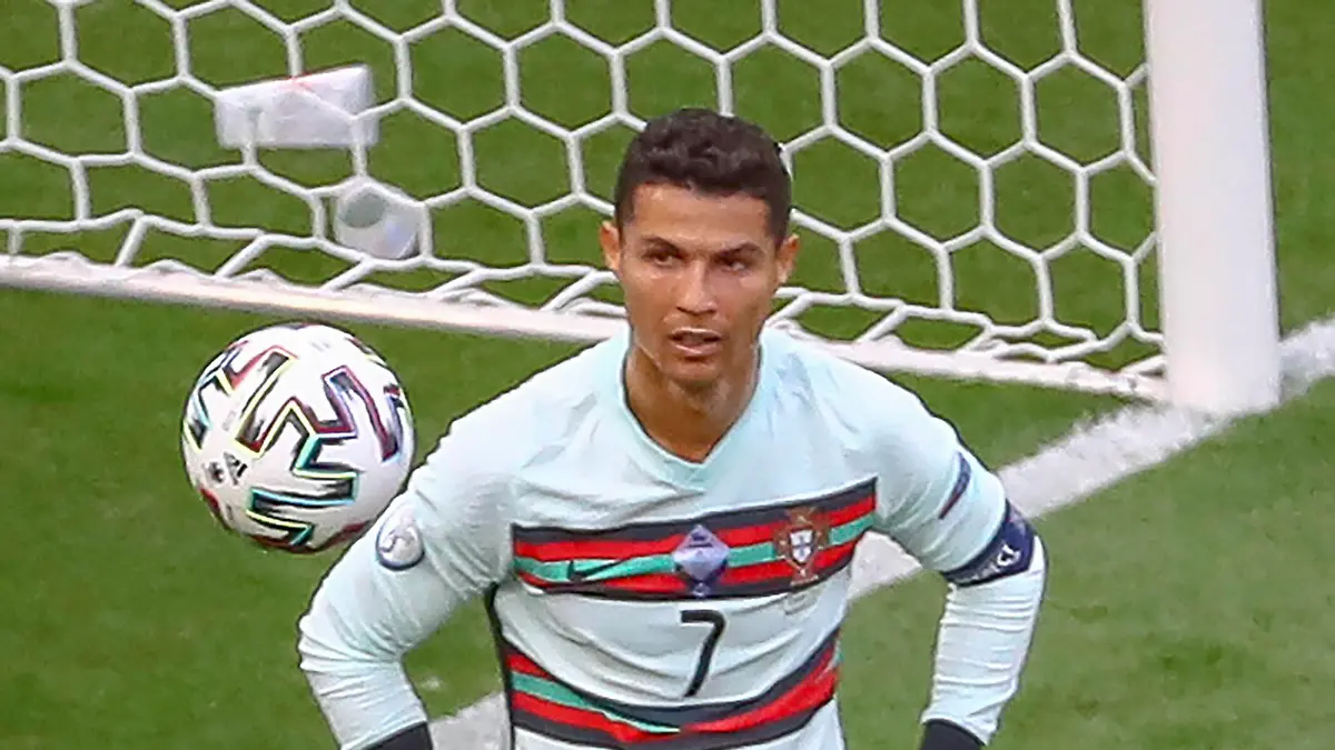 Sport Bilder des Tages BUDAPEST, HUNGARY - JUNE 15: Cristiano Ronaldo from Portugal pulls up his shorts during the the UEFA EURO, EM, Europameisterschaft,Fussball 2020 Championship Group F match between Hungary and Portugal on June 15, 2021 in Budapest, Hungary. Photo by MB Media SPO, SOC, FOI PUBLICATIONxINxGERxSUIxAUTxONLY Copyright: xMBxMediax