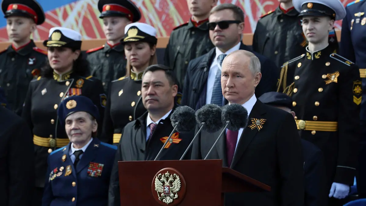 09.05.2023, Russland, Moskau: Der russische Präsident Wladimir Putin hält eine Rede während der Militärparade am Tag des Sieges anlässlich des 78. Jahrestages des Endes des Zweiten Weltkrieges auf dem Roten Platz in Moskau. Foto: Gavriil Grigorov/Pool Sputnik Kremlin/AP/dpa +++ dpa-Bildfunk +++